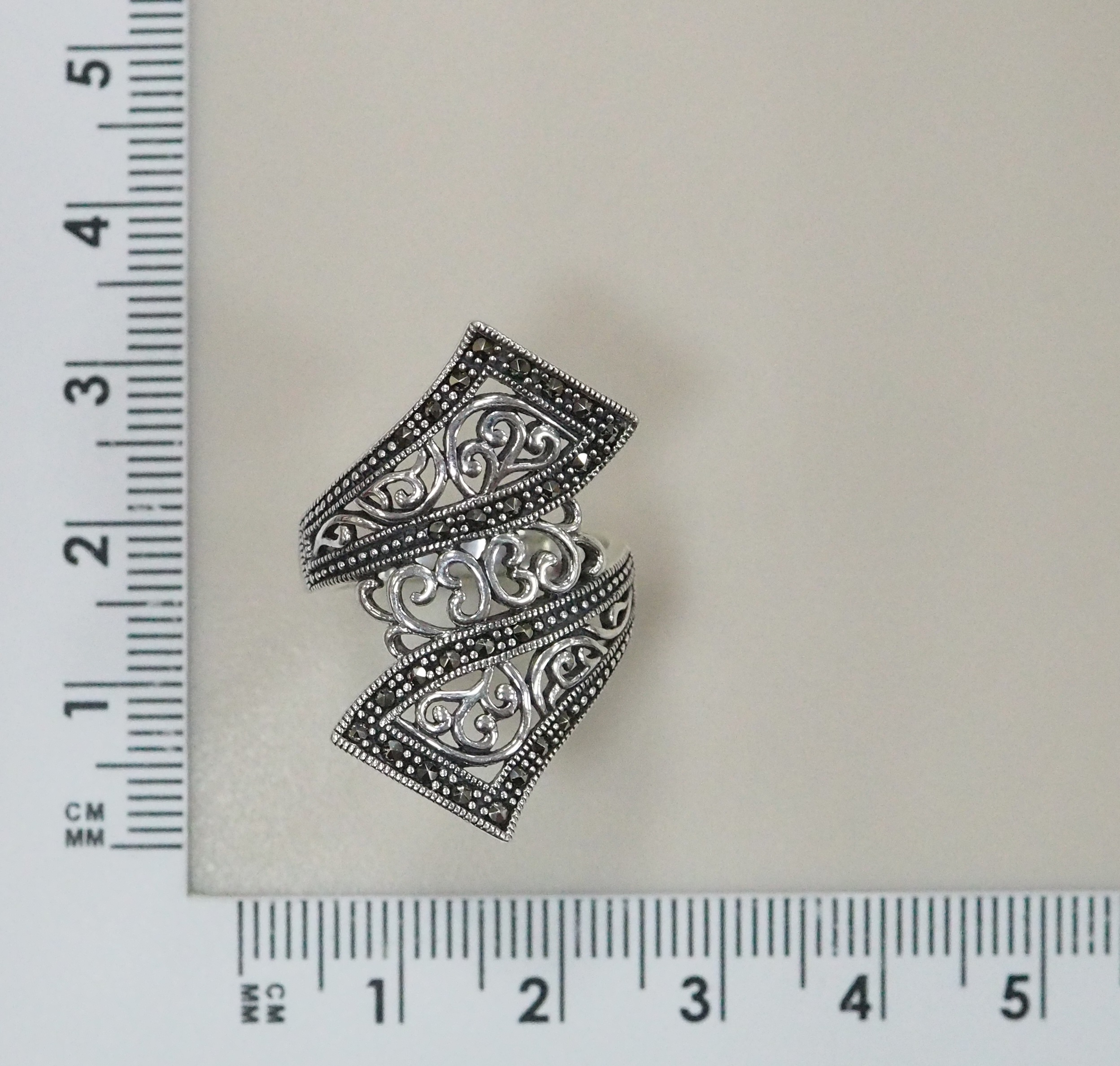 Серебряное кольцо с марказитами